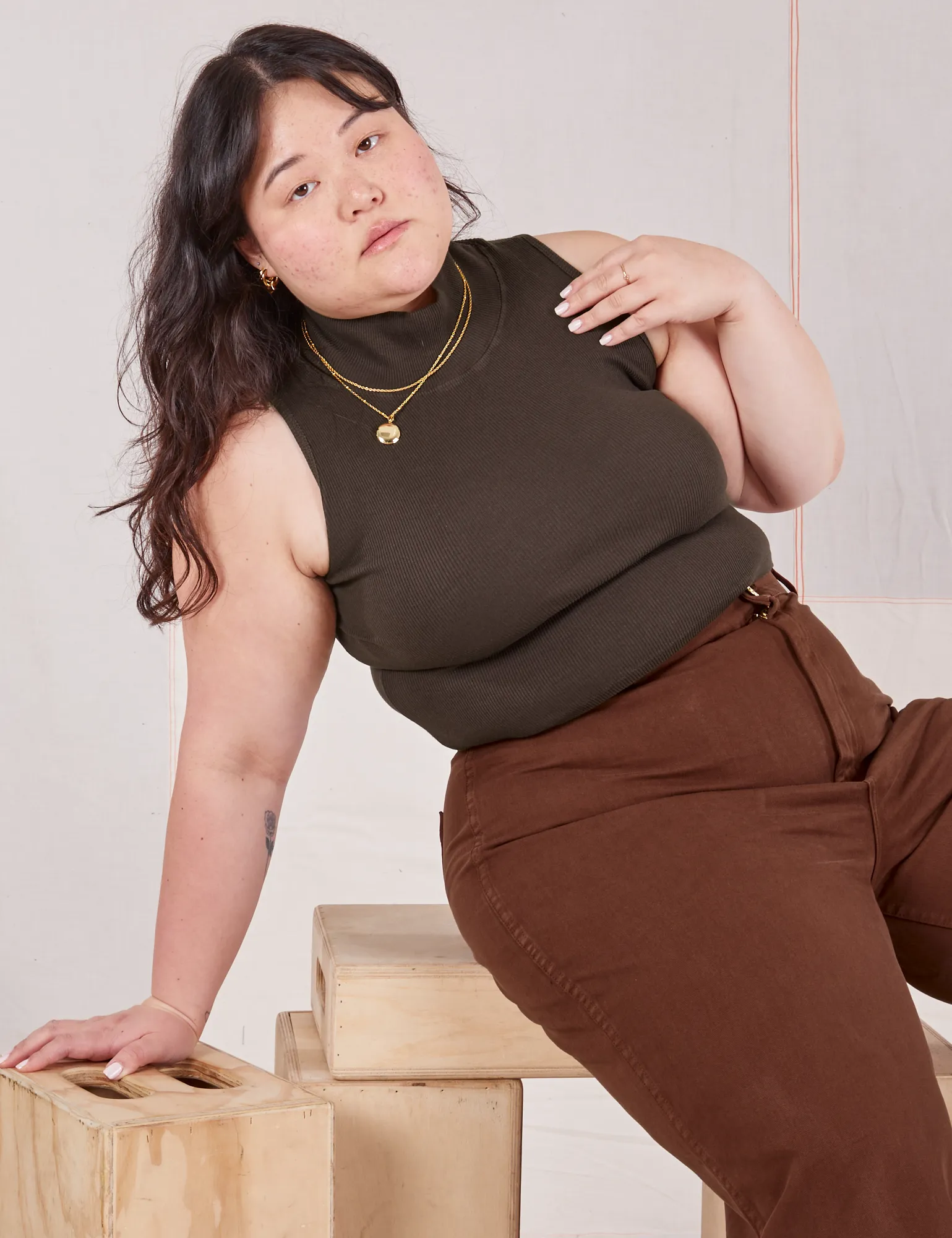 Sleeveless Essential Turtleneck - Espresso Brown